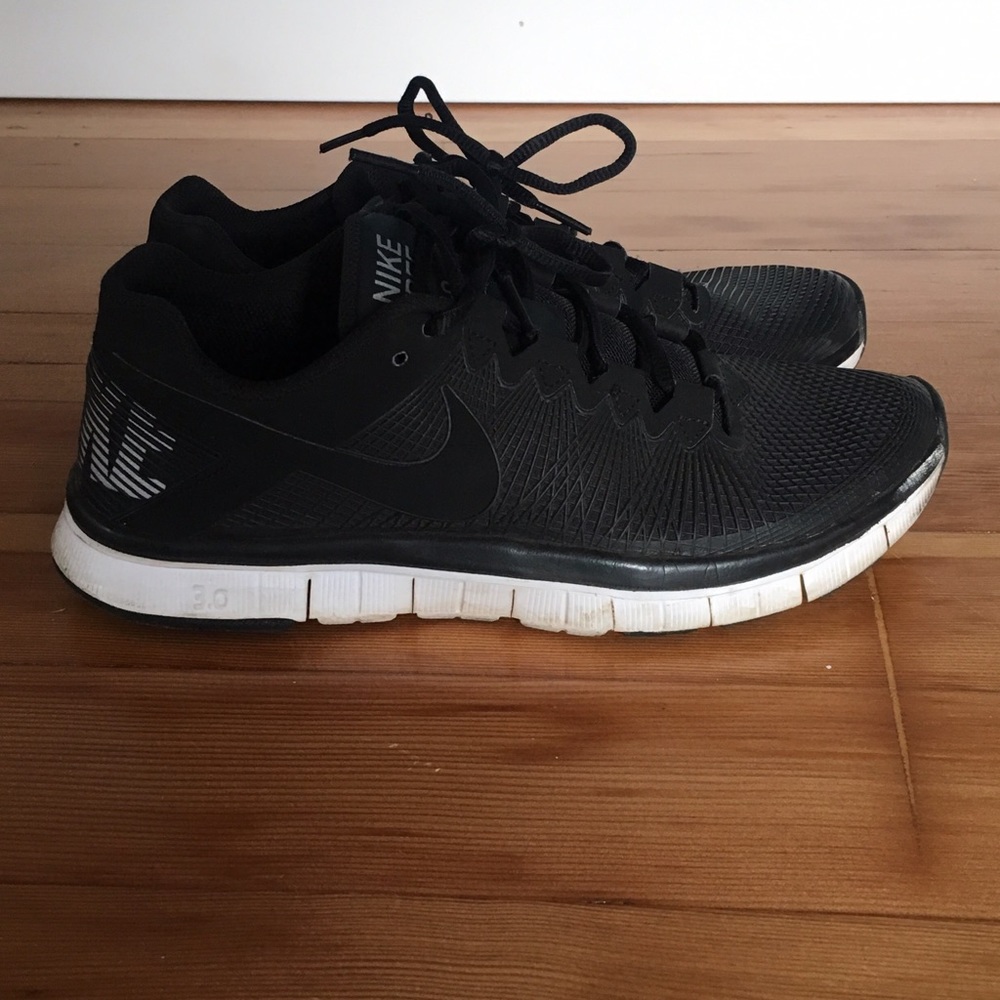 [SOLD] Black Nike Free 5.0 size 8.5
