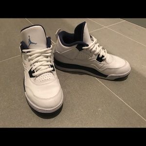 Kids Nike Jordans sz 2.5 (women's 5)