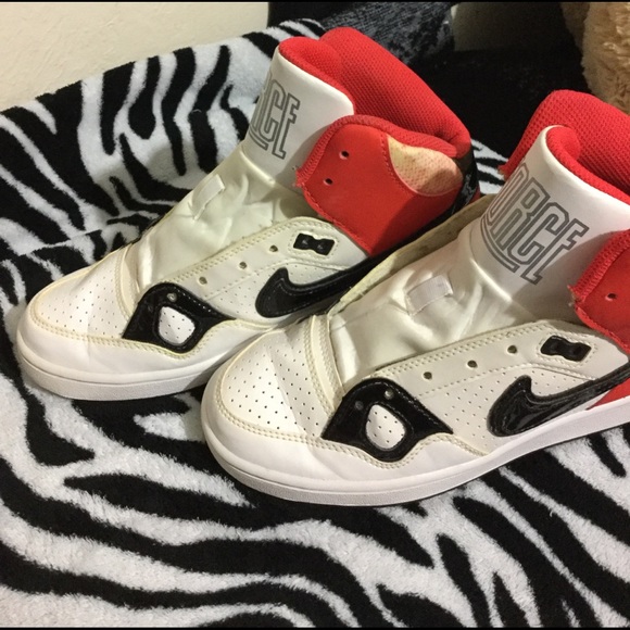 Nike shoes - Picture 2 of 7