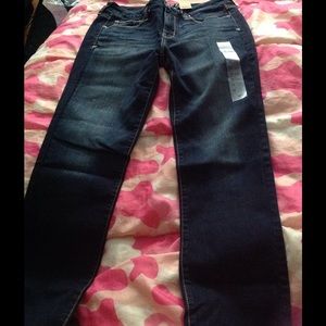 AMERICAN EAGLE URBAN OUTFITTER SKINNY SHORT JEANS