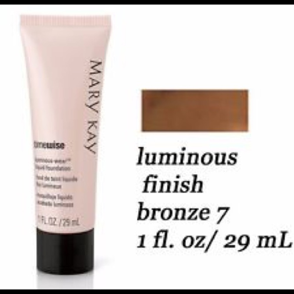 NWOT Timewise luminous liquid foundation Bronze 7