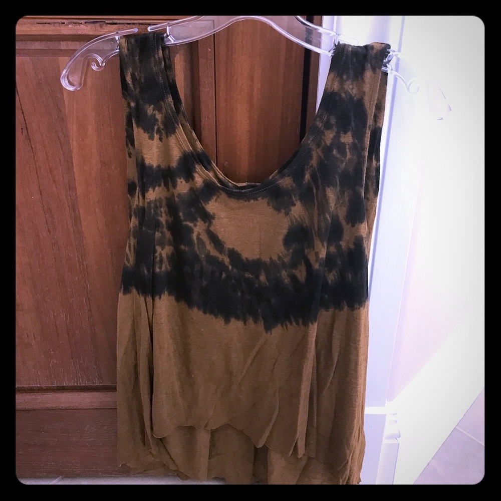 Flowy patterned free people top!
