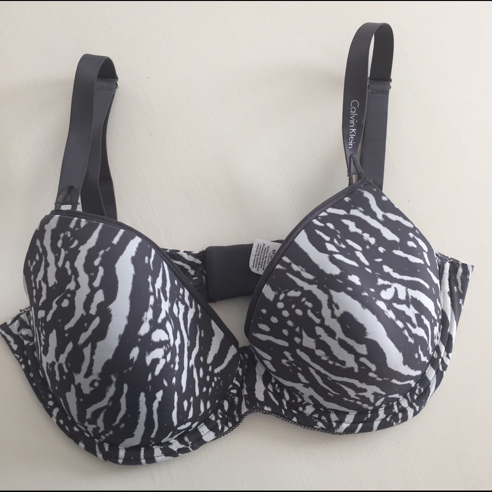 ✨SOLD✨Calvin Klein 34 DD Bra