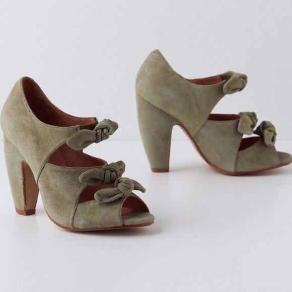 Anthropologie Shoes - Lucky Penny bow heel