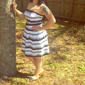 🎊HP 3/31 🎊 WHBM strapless Midi dress 🖤