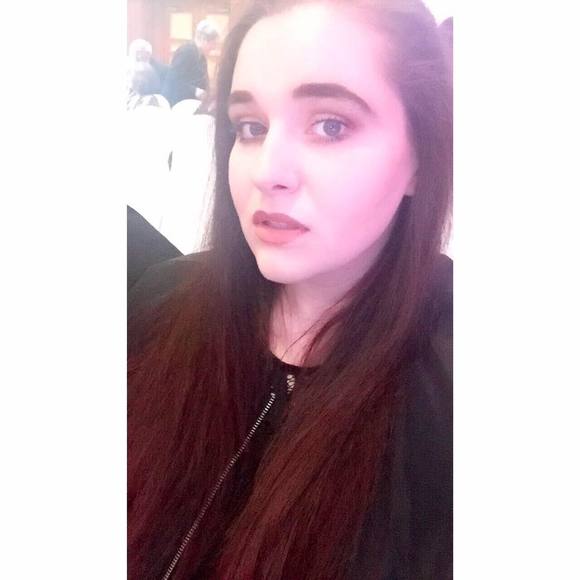 Meet your Posher, Alexandra - Picture 1 of 1