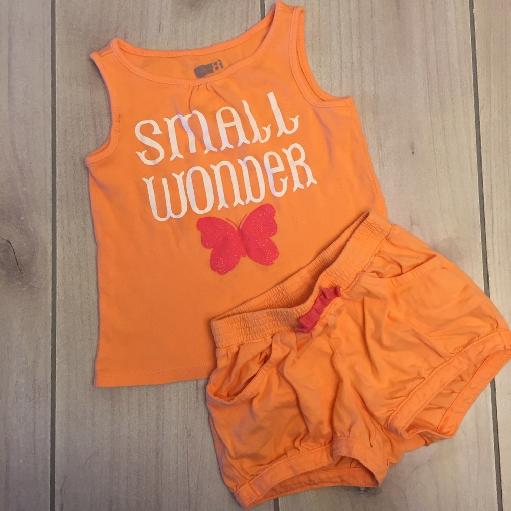 Peach/orangish outfit