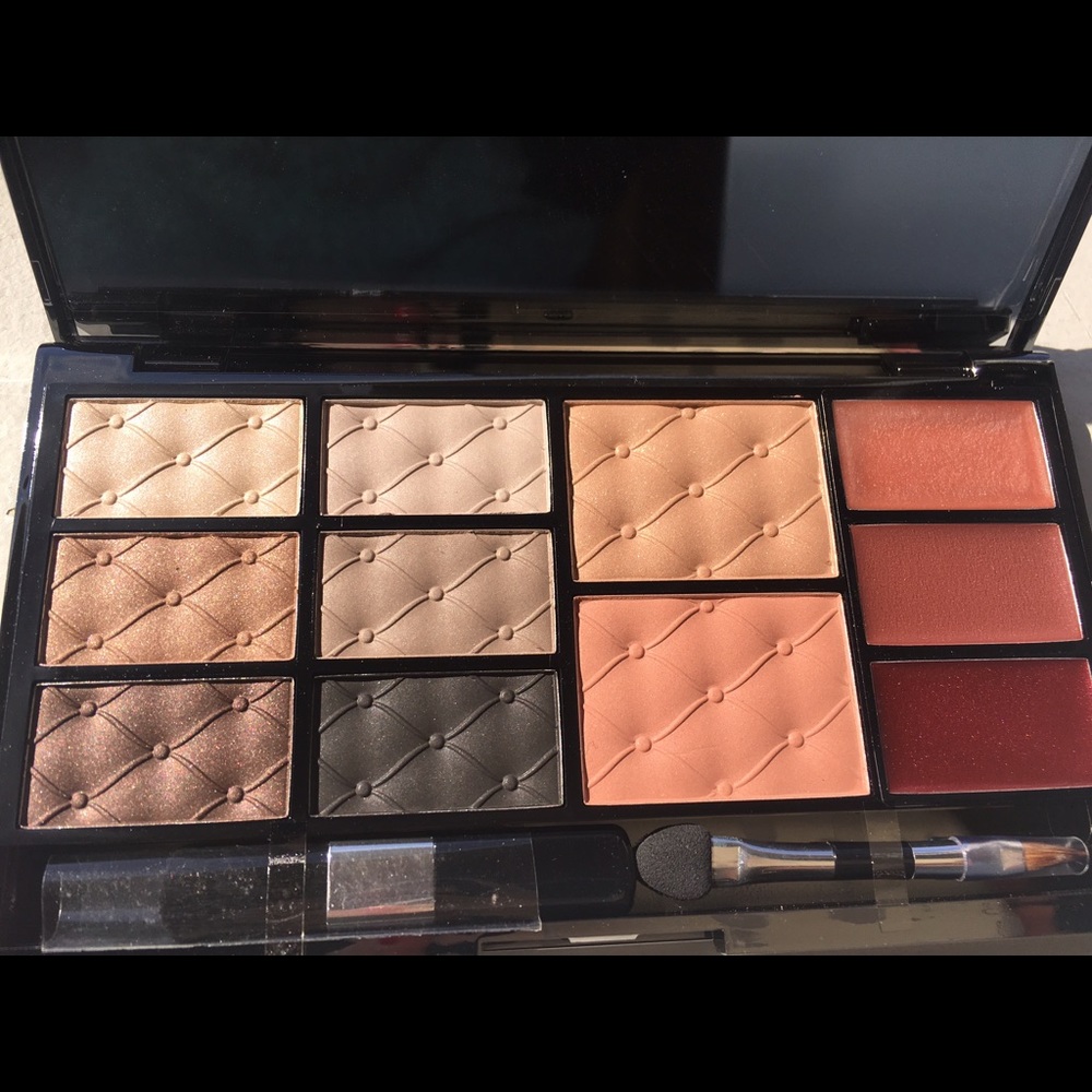 Face palette.  6 eyeshadows. 2 blush/bronze 3 lip