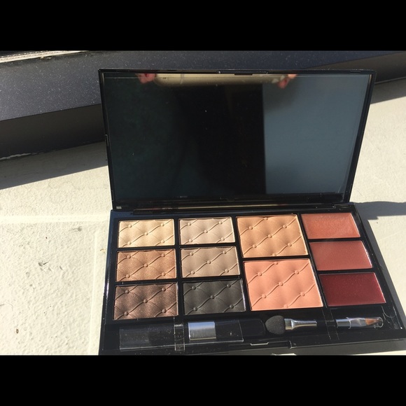 Face palette.  6 eyeshadows. 2 blush/bronze 3 lip - Picture 2 of 4