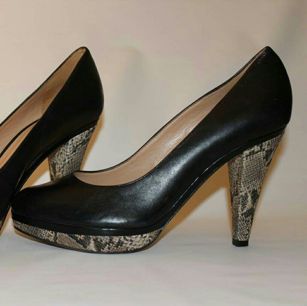 ****PRICE DROP**** Antonio Melani Heels - Picture 2 of 5