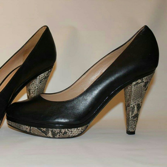 ****PRICE DROP**** Antonio Melani Heels - Picture 2 of 5