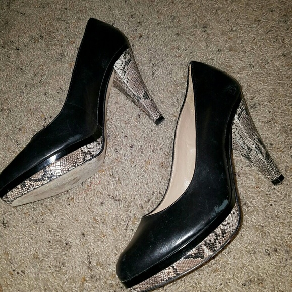 ****PRICE DROP**** Antonio Melani Heels - Picture 3 of 5