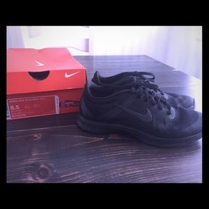 Wmns Nike in season trainer 5