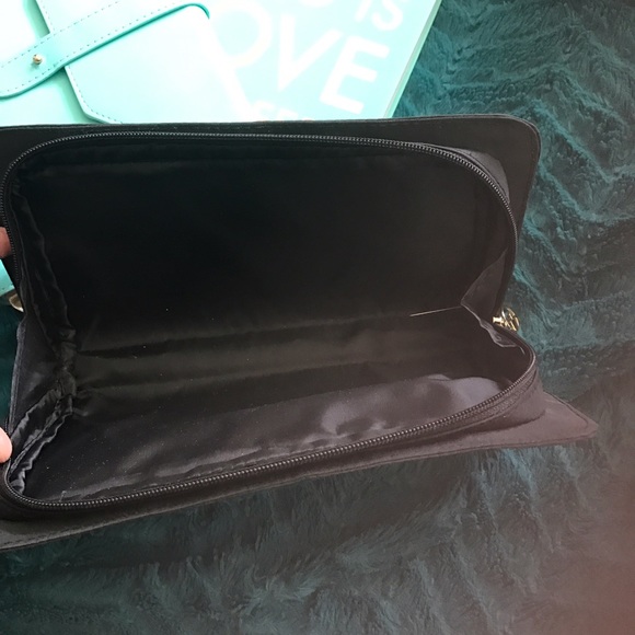 Authentic Giorgio Armani make up bag - Picture 2 of 7