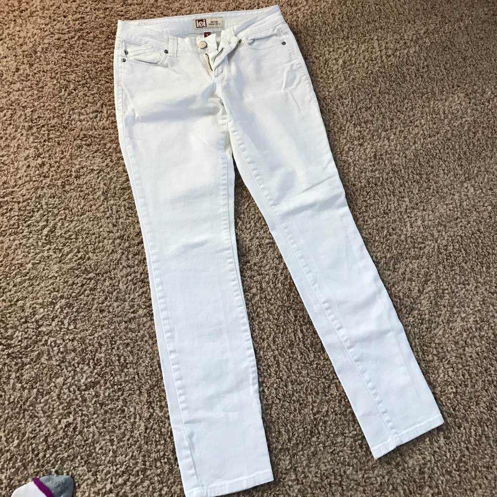 White skinny jeans