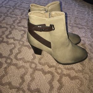 Apt 9 Size 8 Taupe Booties New
