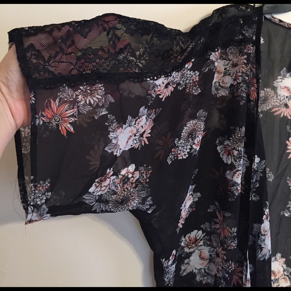 FINAL PRICE✨Removing today✨Gorgeous Cover Up/Robe - Picture 2 of 5