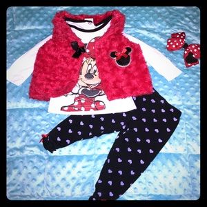 Adorable Minnie Mouse outfit!