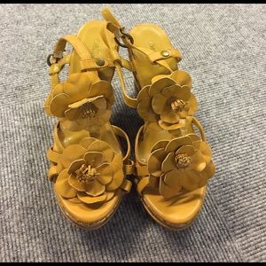 Opened toed wedge shoes