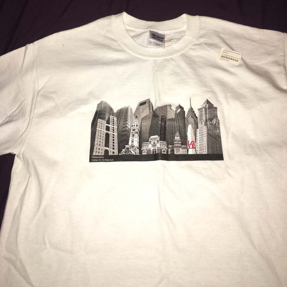 NWT~ Philadelphia Skyline tee size Med Unisex