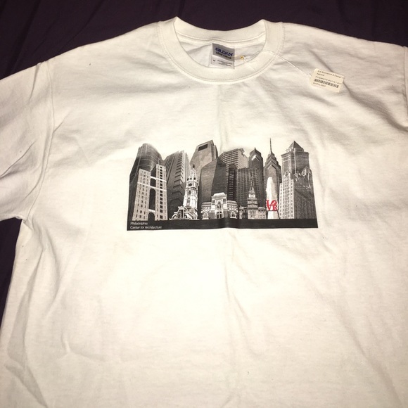 NWT~ Philadelphia Skyline tee size Med Unisex - Picture 1 of 6