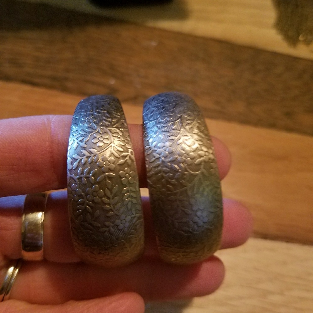 Embossed hoop earrings