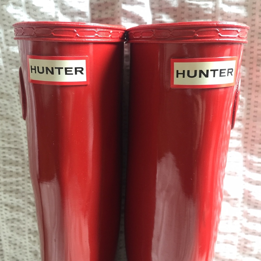 SOLD ⚠️Red, Gloss Hunter Boots
