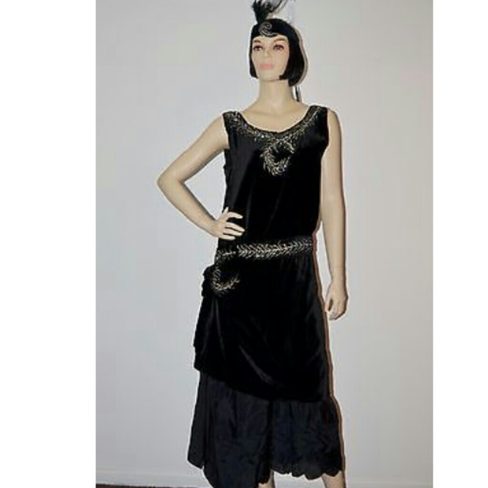 Vintage 1920's black velvet flapper dress size med