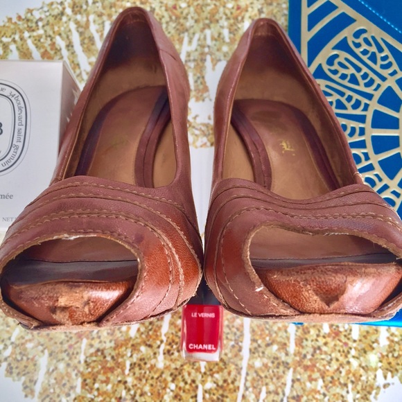 L.A.M.B. Retro Hidden Platform Heels - Picture 3 of 4