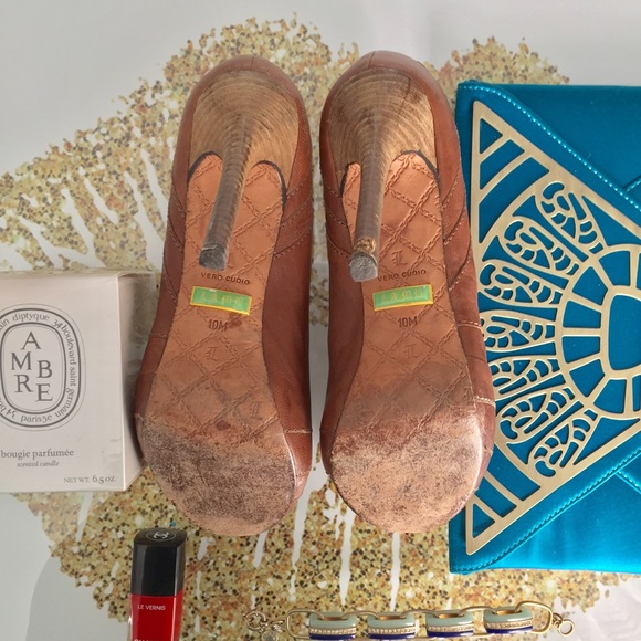 L.A.M.B. Retro Hidden Platform Heels - Picture 4 of 4