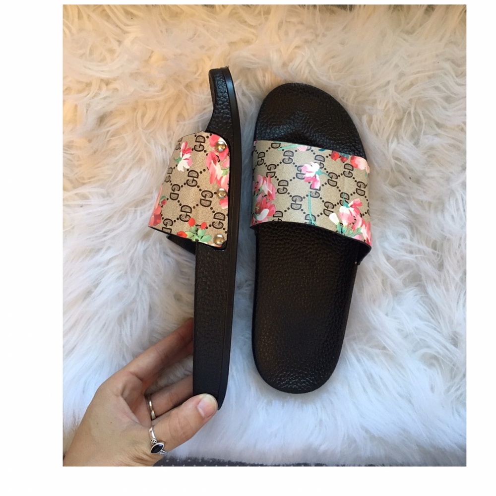 Floral slide sandals 🌷