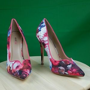 New Never worn shoes