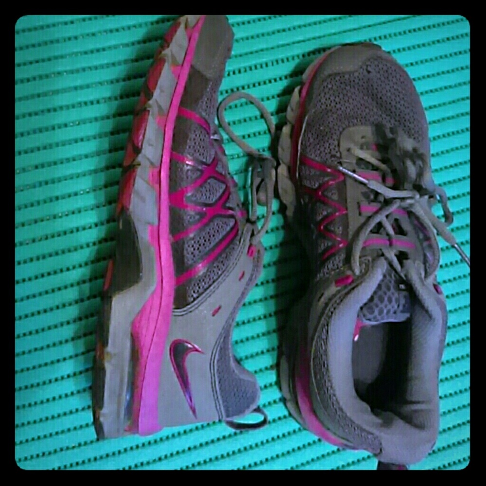 Nike grey pink cross trainers