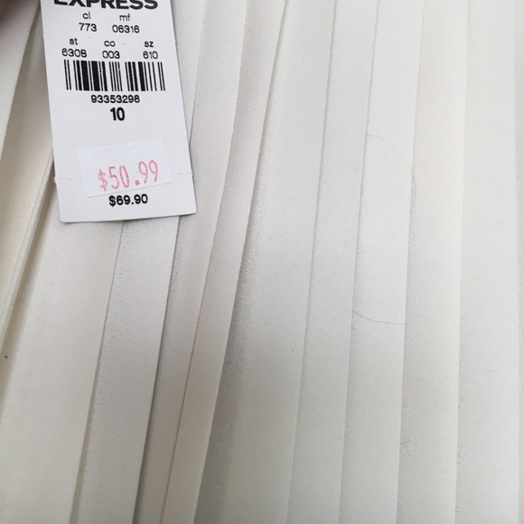 Pleated black and white skirt, size 10 - Picture 2 of 3