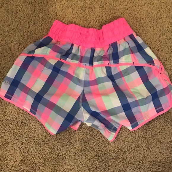 Lulu Lemon shorts - Picture 2 of 2