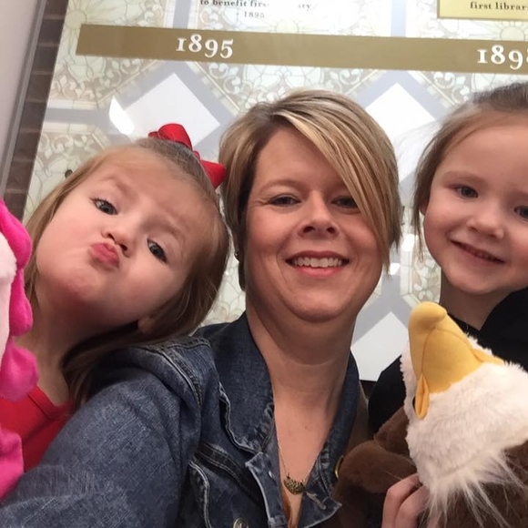 Meet your Posher, Beth - Picture 1 of 1