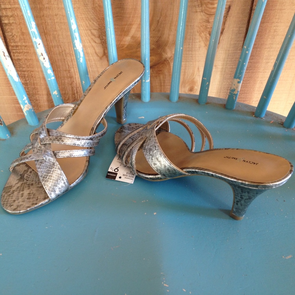 Silver alligator print heels shoes 9.5 JS