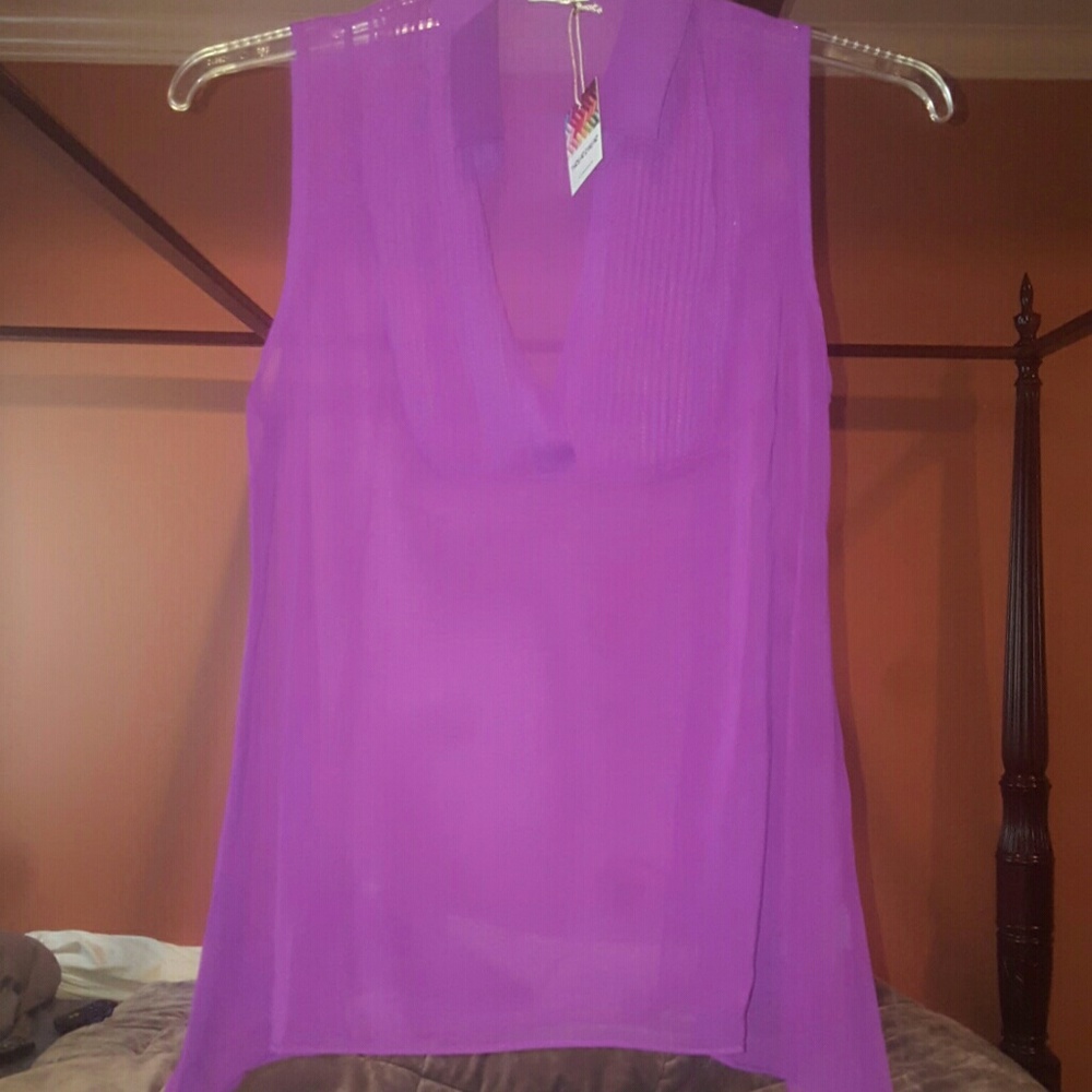 Pintuck Top Last One - Picture 3 of 4