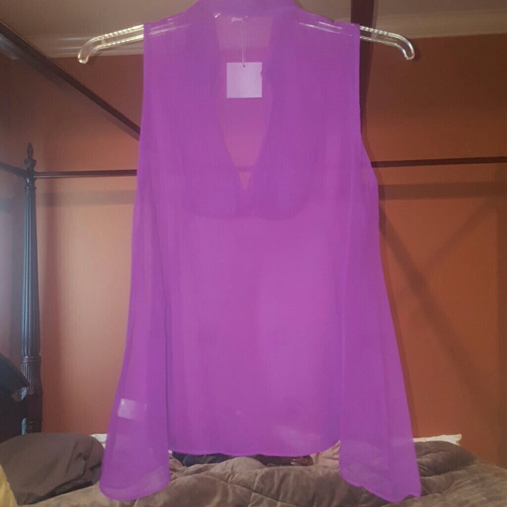 Pintuck Top Last One - Picture 4 of 4