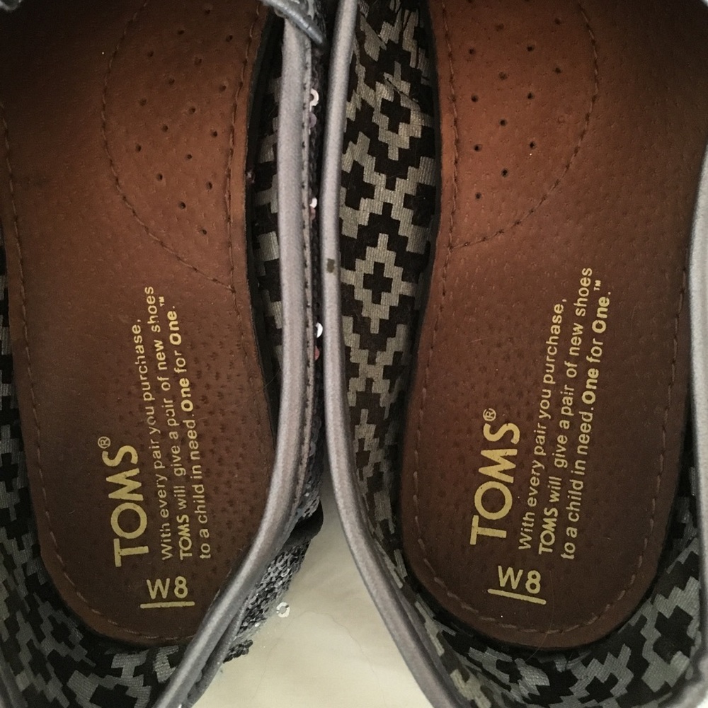 Toms - Picture 2 of 2