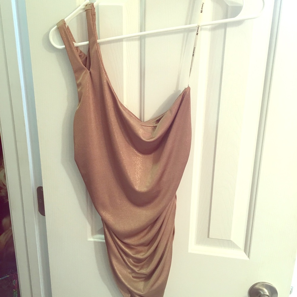 One shoulder top