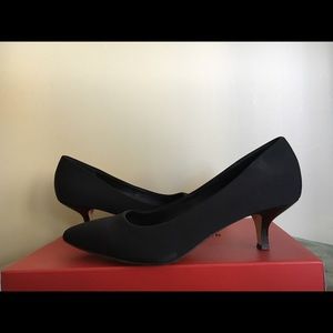 Donald J Pliner black crepe kitten heels