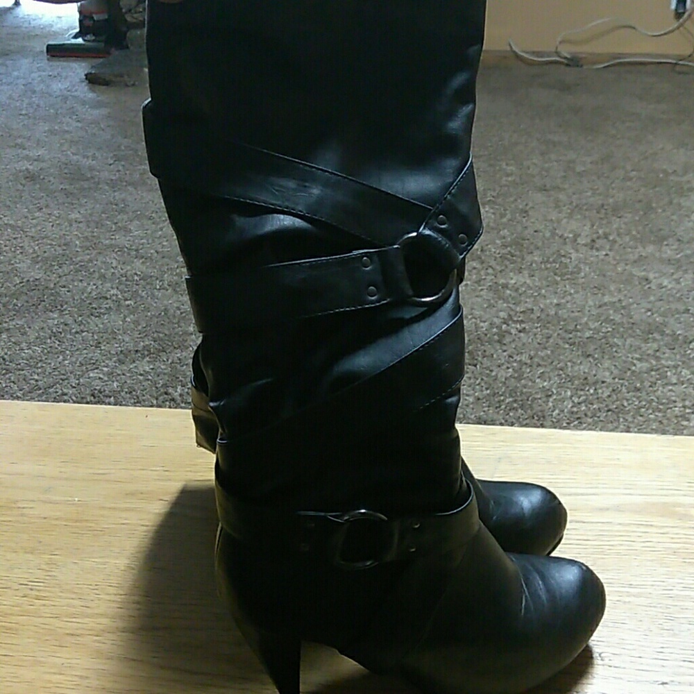 Zipped up high hill shoes