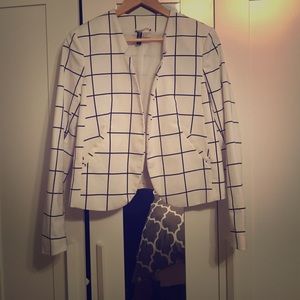 ⚫️BUY ONE GET ONE FREE! Black&white blazer