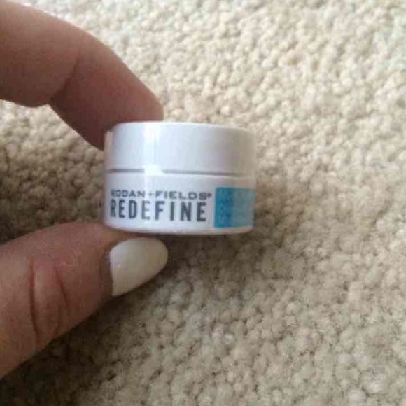 NEW Rodan & Fields Multifunctional Eye Cream - Picture 4 of 4
