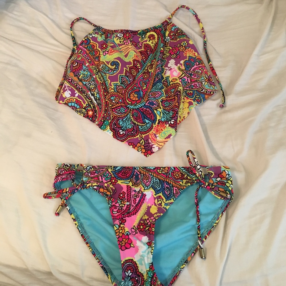 Super cute bathing suit!