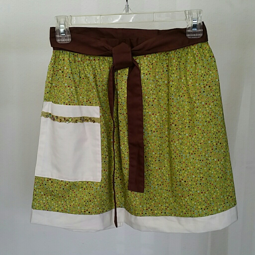 Green Dots Short Apron