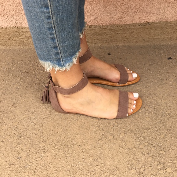 ✨1 LEFT✨ ADRIANA Vegan Suede Flat - Picture 2 of 6