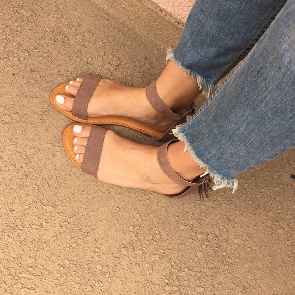 ✨1 LEFT✨ ADRIANA Vegan Suede Flat - Picture 3 of 6