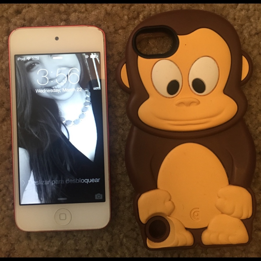 Pink 32g ipod with monkey case